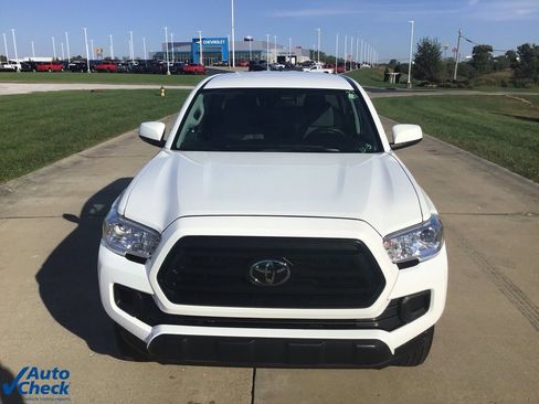 Used 2022 Toyota Tacoma SR image 11