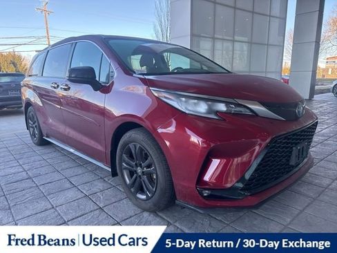 Used 2024 Toyota Sienna XSE w/ XSE Plus Package image 1