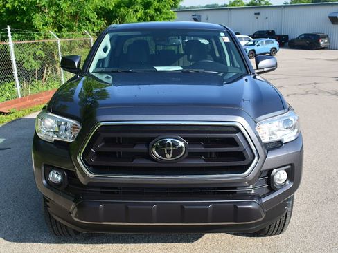 Used 2023 Toyota Tacoma SR5 AWD/4WD image 2