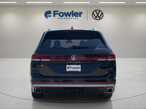 Used 2025 Volkswagen Atlas Peak Edition SE AWD/4WD image 6