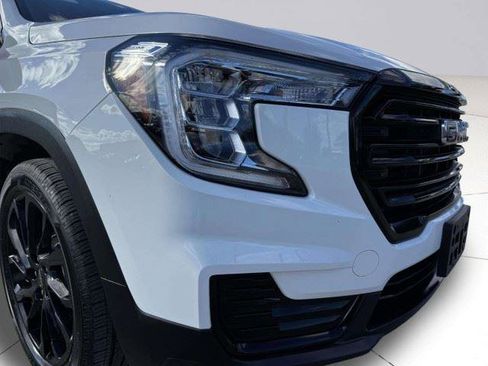 Used 2023 GMC Terrain SLE w/ Driver Convenience Package FWD image 12