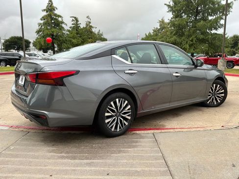Used 2025 Nissan Altima 2.5 SV FWD image 6