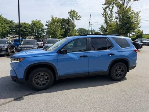 Used 2024 Honda Pilot TrailSport image 2