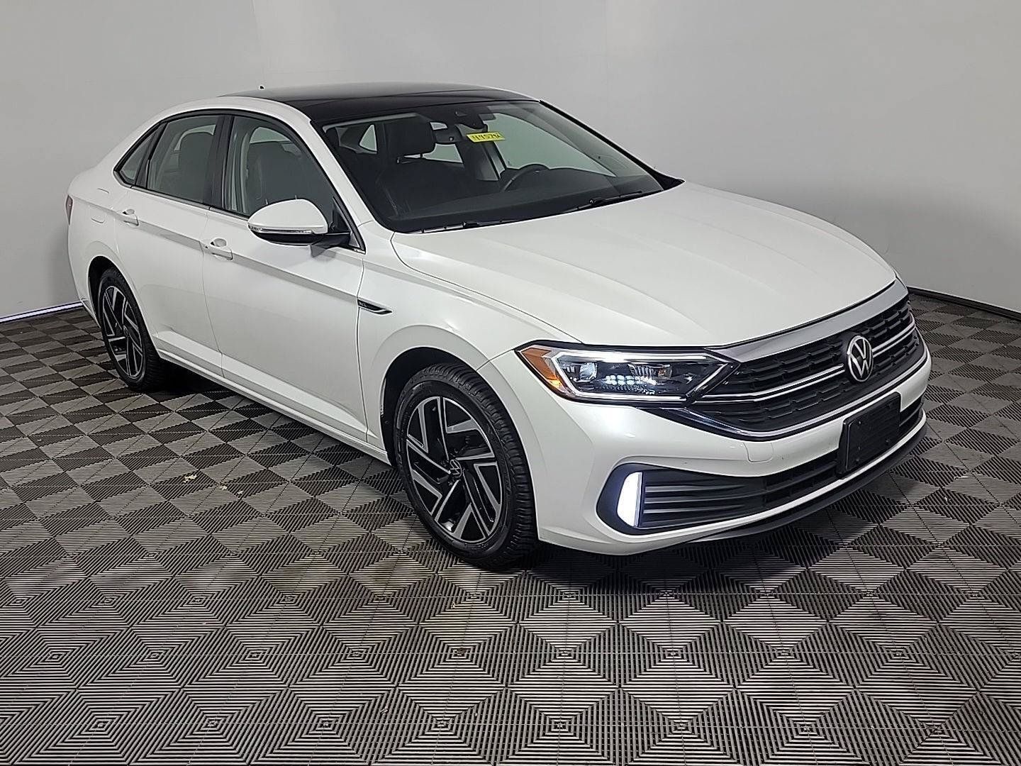 Used 2022 Volkswagen Jetta SEL FWD image 1