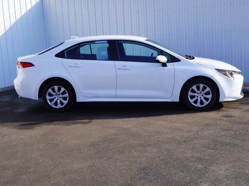 Used 2024 Toyota Corolla LE image 2