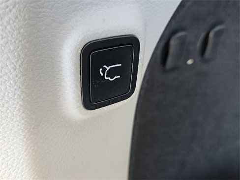 Used 2019 Jeep Cherokee Limited w/ Luxury Group image 13