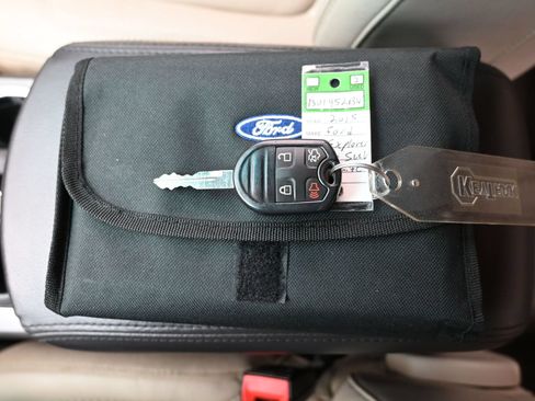 Used 2015 Ford Explorer XLT w/ Equipment Group 202A FWD image 20