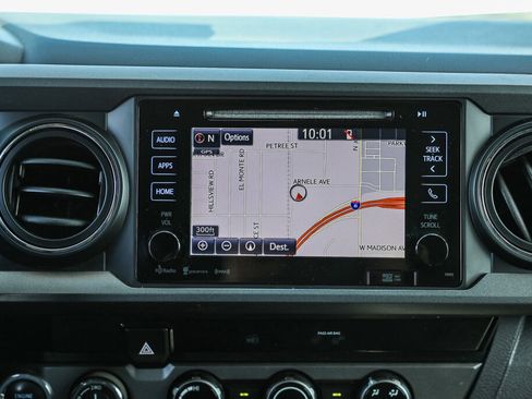 Certified 2018 Toyota Tacoma TRD Off-Road w/ Technology Package AWD/4WD image 4