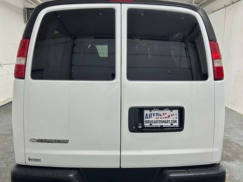 Used 2022 Chevrolet Express 3500 LS RWD image 4