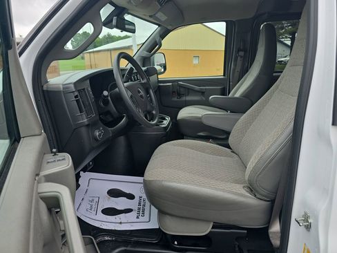 Used 2025 GMC Savana 3500 LT w/ LT Preferred Equipment Group RWD image 16