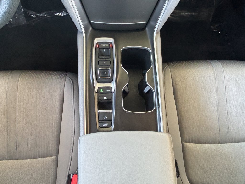 Used 2018 Honda Accord EX image 17