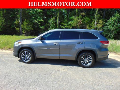 Used 2018 Toyota Highlander XLE AWD/4WD image 5