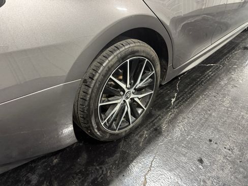 Used 2022 Toyota Camry SE image 12