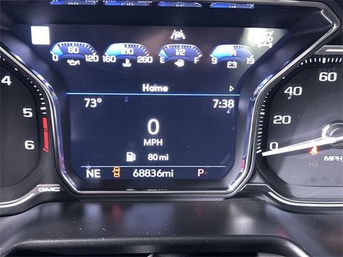 Used 2021 GMC Yukon XL SLT w/ SLT Premium Package image 12