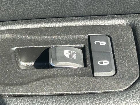 Used 2025 RAM 1500 Laramie AWD/4WD image 39