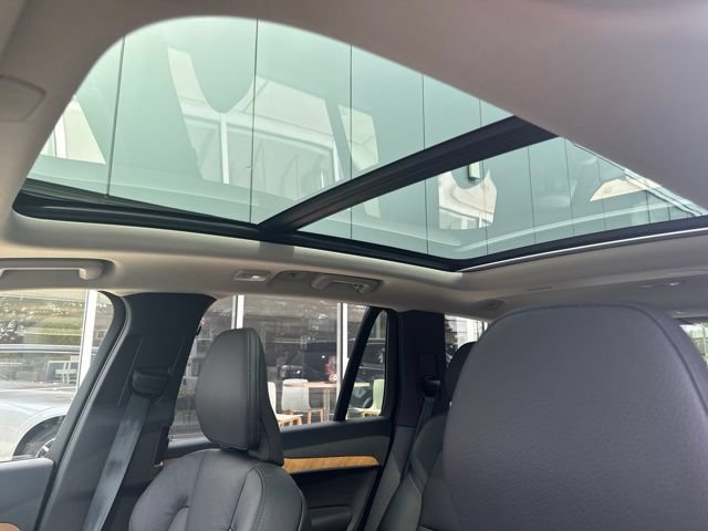 Certified 2024 Volvo XC90 B5 Plus AWD/4WD image 27