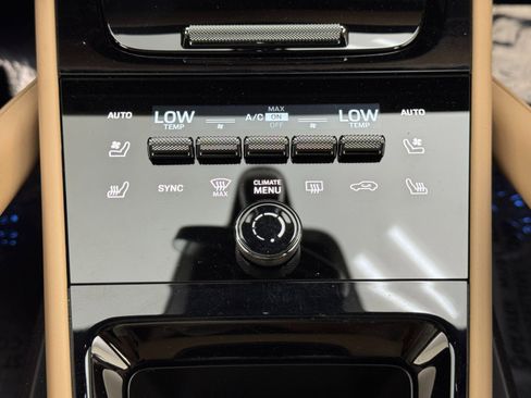 Used 2025 Porsche Cayenne E-Hybrid image 30