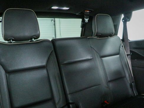 Used 2023 GMC Yukon SLT w/ SLT Premium Package AWD/4WD image 33