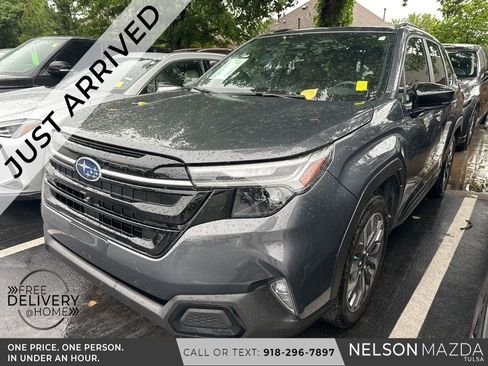 Used 2025 Subaru Forester Touring AWD/4WD image 1