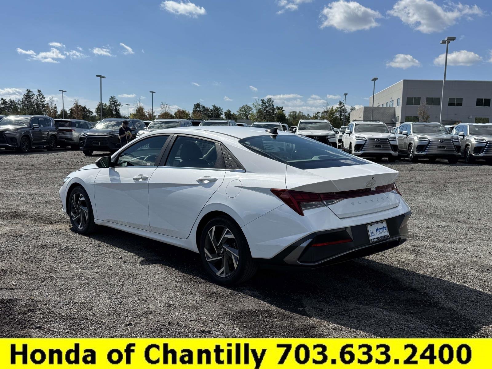 Used 2024 Hyundai Elantra SEL w/ Convenience Package FWD image 4