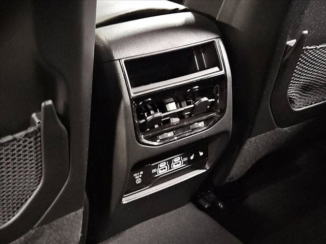 Used 2024 Jeep Grand Cherokee Limited w/ Luxury Tech Group II AWD/4WD image 18