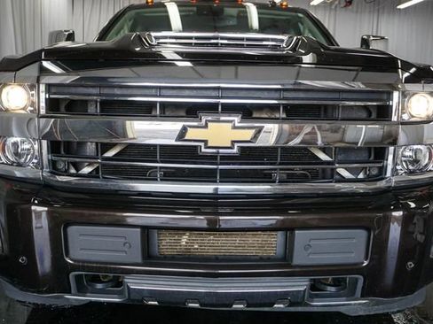 Used 2018 Chevrolet Silverado 2500 High Country w/ Duramax Plus Package AWD/4WD image 3