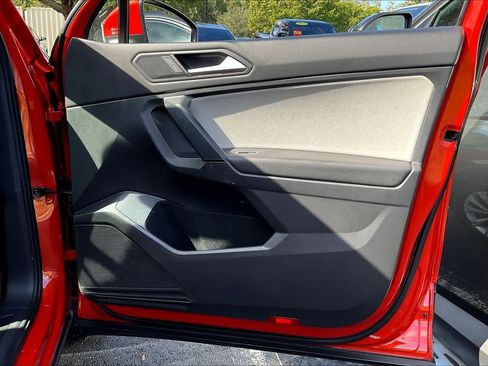 Used 2019 Volkswagen Tiguan SE w/ Panoramic Sunroof Package image 22