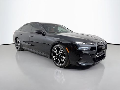 Used 2024 BMW 740i xDrive w/ Premium Package 2 AWD/4WD image 3
