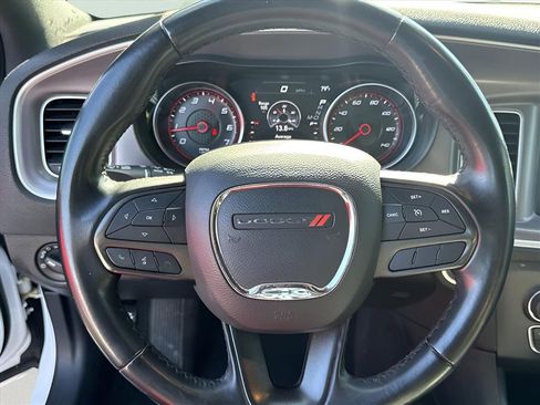 Used 2022 Dodge Charger SXT image 3