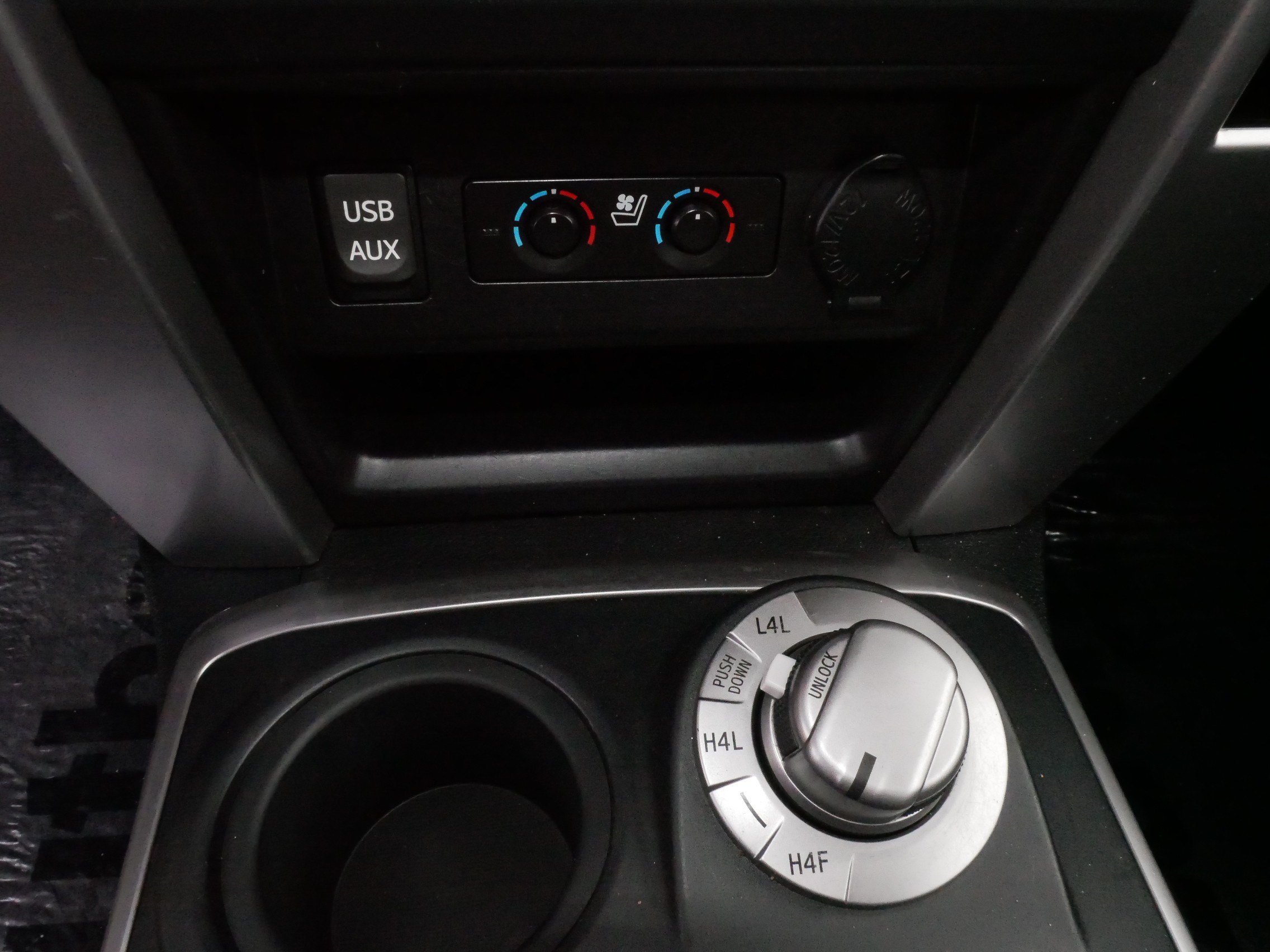 Used 2018 Toyota 4Runner Limited AWD/4WD image 27