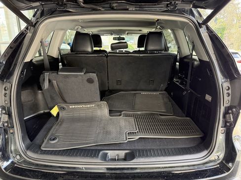 Used 2016 Toyota Highlander XLE image 11