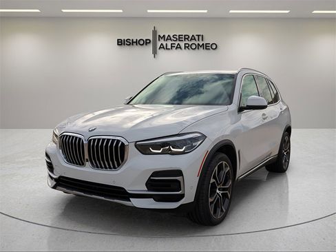 Used 2023 BMW X5 sDrive40i w/ Premium Package image 3