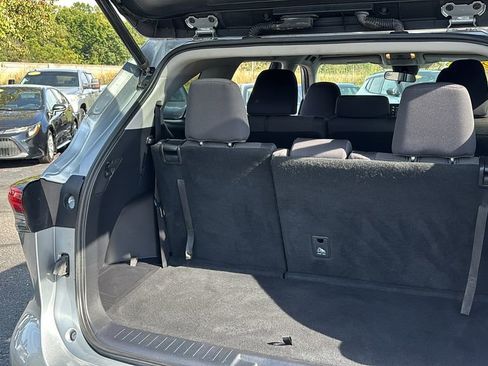 Used 2020 Toyota Highlander LE image 34