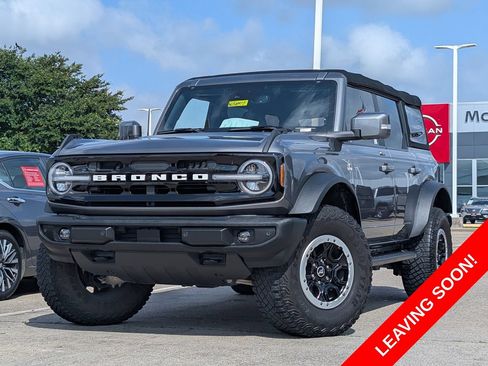 Used 2022 Ford Bronco Outer Banks w/ Sasquatch Package AWD/4WD image 2