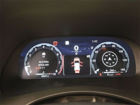 Used 2023 Toyota Highlander Platinum image 12