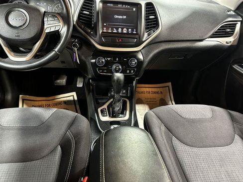 Used 2015 Jeep Cherokee Latitude FWD image 26