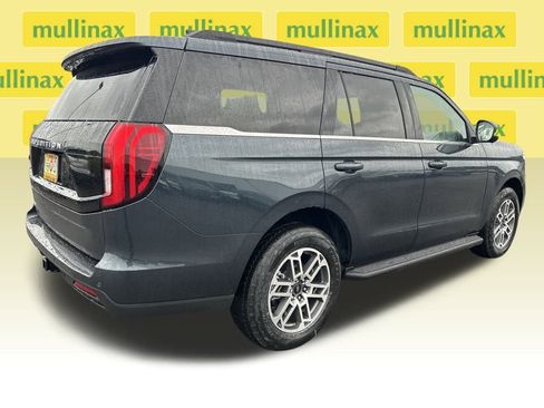 New 2026 Ford Expedition Active image 3