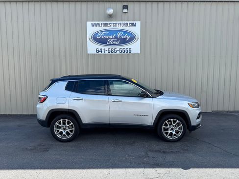 Used 2025 Jeep Compass Limited AWD/4WD image 6