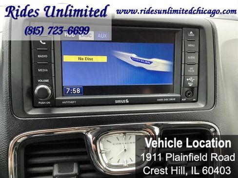 Used 2012 Chrysler Town & Country Touring image 18