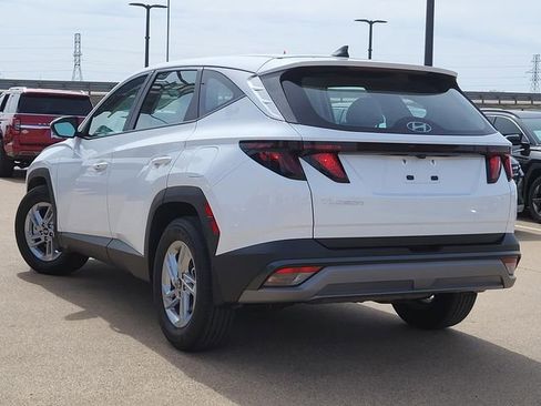 Certified 2025 Hyundai Tucson SE image 3