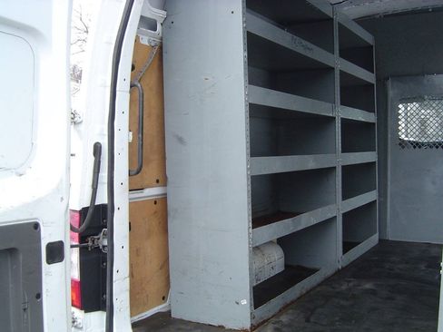 Used 2018 Nissan NV 2500 SV RWD image 9