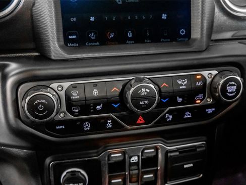 Used 2021 Jeep Wrangler Unlimited Sahara AWD/4WD image 40