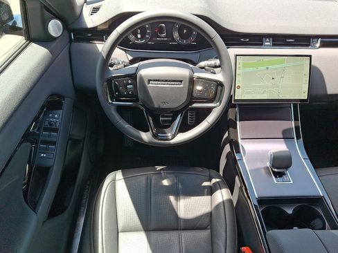 Used 2026 Land Rover Range Rover Evoque Dynamic SE AWD/4WD image 4
