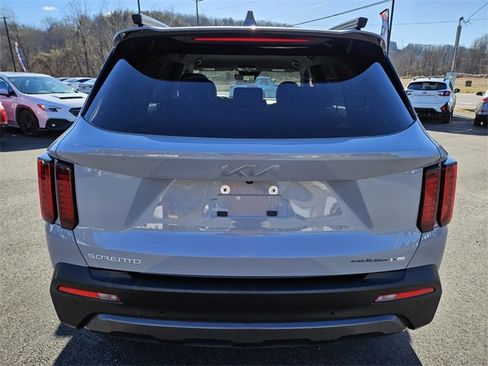 Used 2023 Kia Sorento S image 6