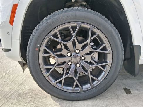 New 2025 Jeep Grand Cherokee L Summit AWD/4WD image 12