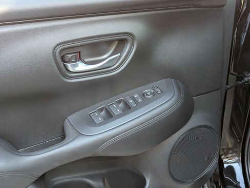 Used 2025 Honda HR-V LX image 12