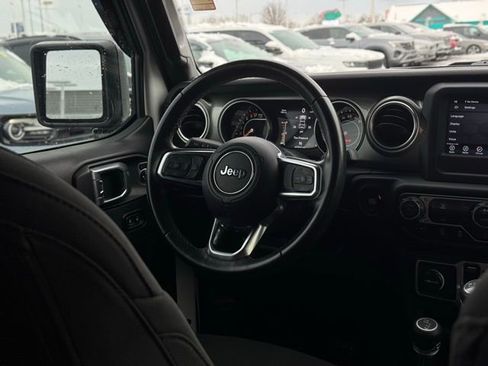 Used 2018 Jeep Wrangler Unlimited Sahara image 24