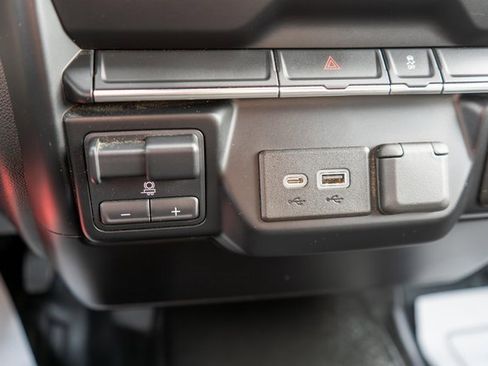 Used 2020 GMC Sierra 2500 SLE image 27