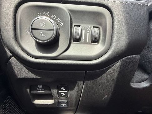 Used 2019 RAM 1500 Limited AWD/4WD image 16