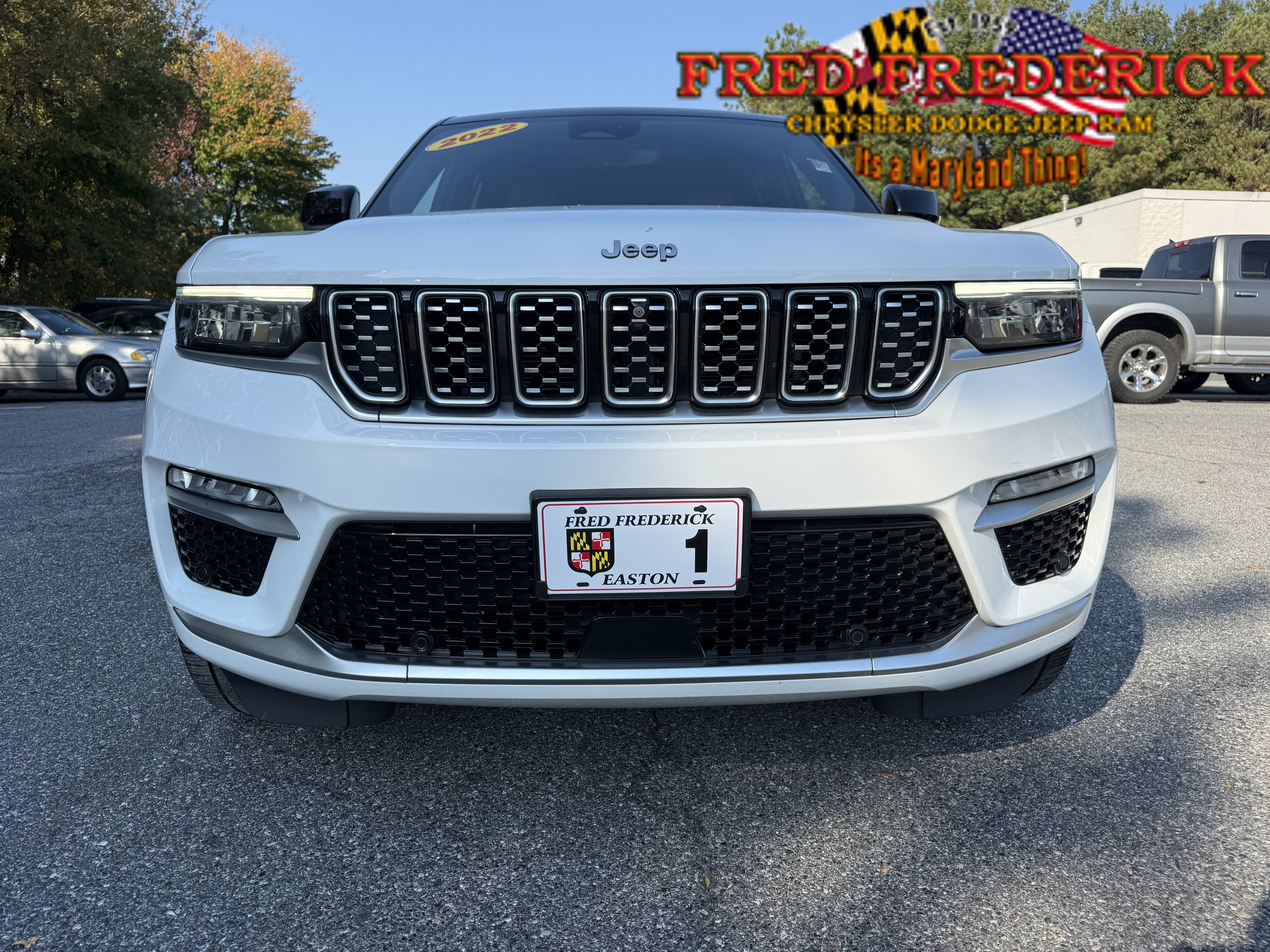 Used 2022 Jeep Grand Cherokee Summit AWD/4WD image 2